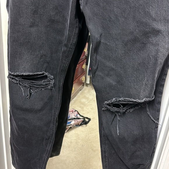 American Eagle Distressed Mom Jean - Picture 2 of 3